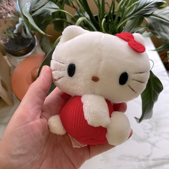 Vintage 1976 Sanrio Hello Kitty Plush - Picture 2 of 10